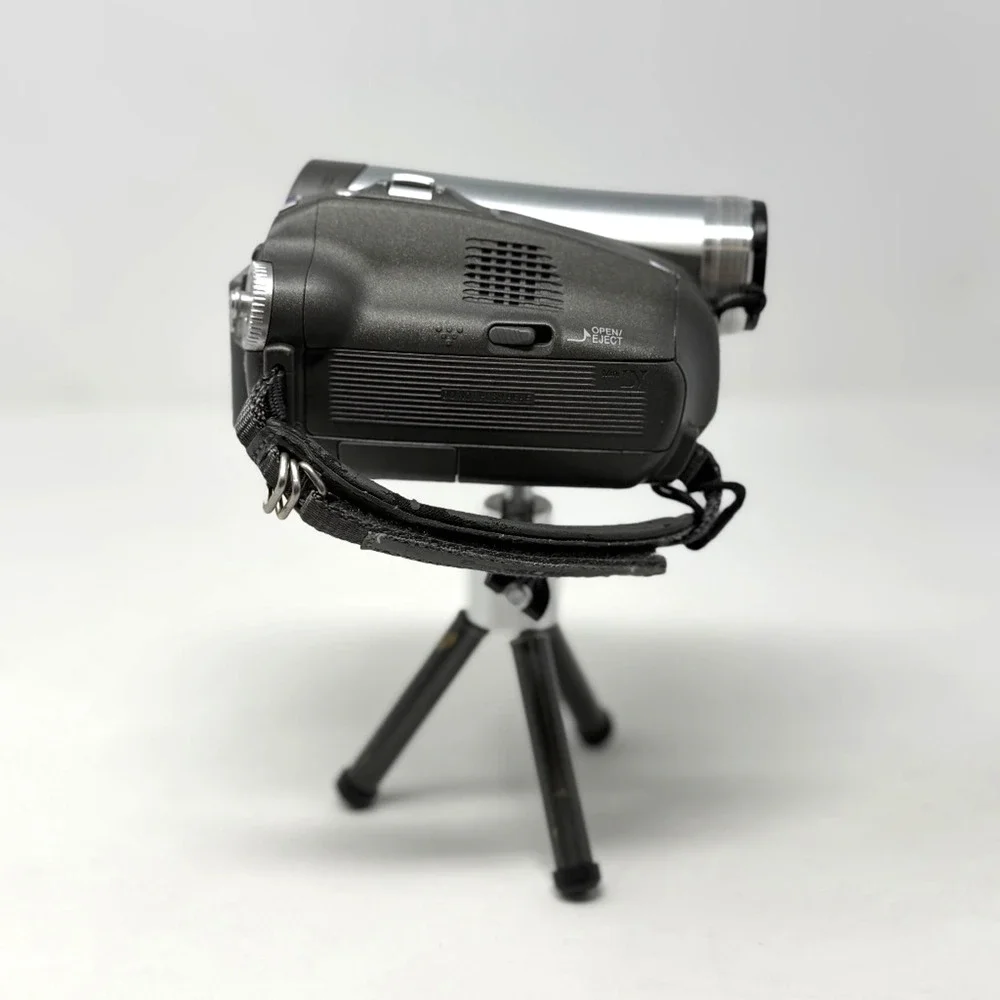 Panasonic PV-GS29 MiniDV Camcorder 30x Zoom w/ Targus Tripod Parts Read